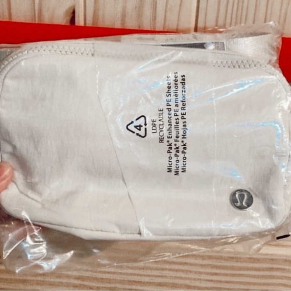White opal belt bag